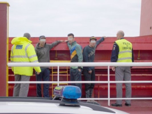 Traficanţi de migranţi, condamnaţi la închisoare: nava a fost pusă sub sechestru
